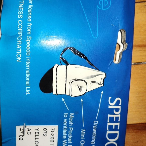 Speedo Sling Backpack. Speedo Sling Backpack. Neoprene with Strap. New with Tags - Picture 4 of 12